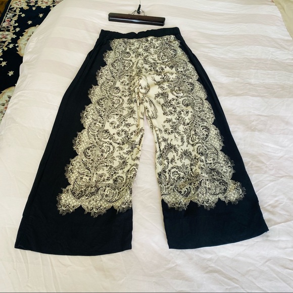 H&M Pants - Like new H&M Patterned pants